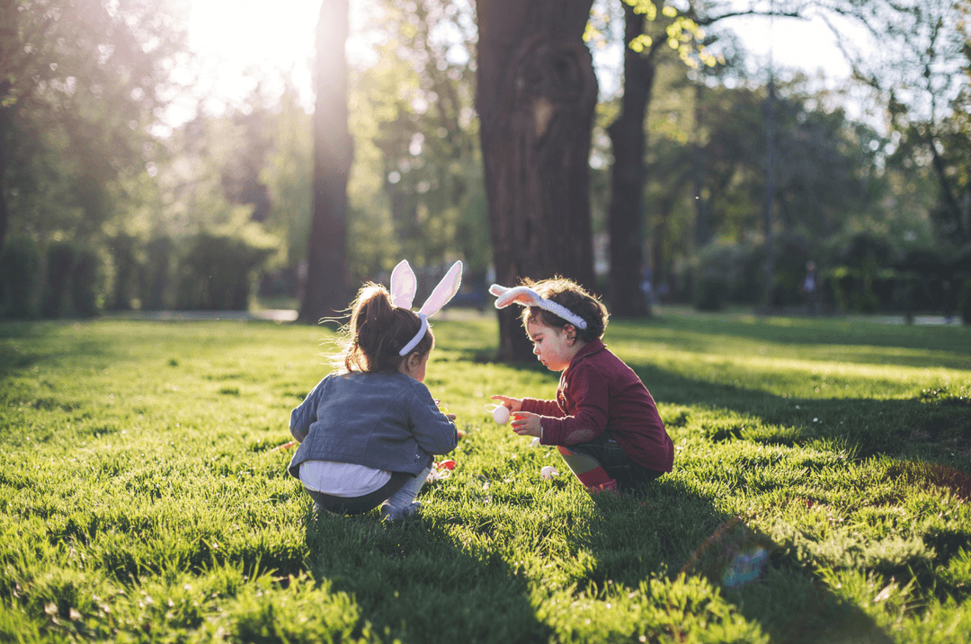 Enfants avec oreilles de lapin