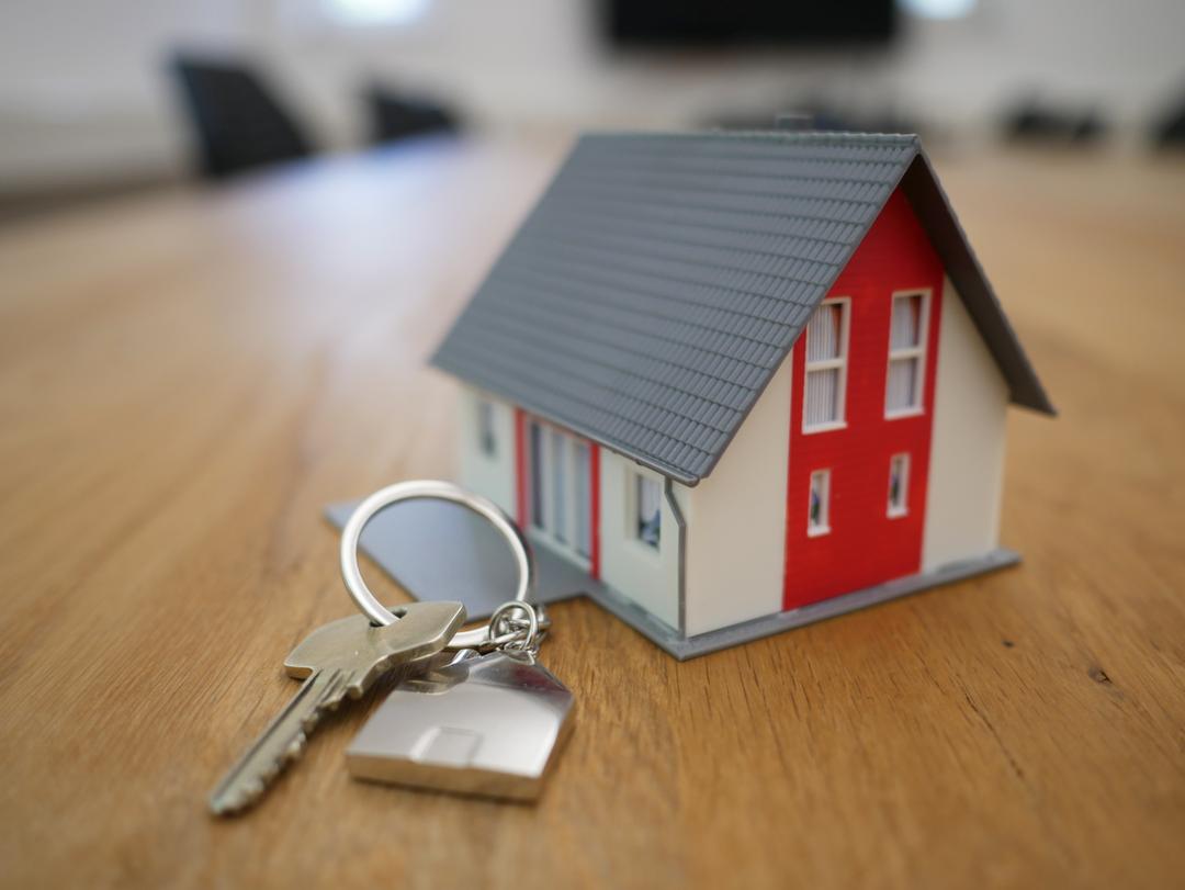 Une maison avec des clés