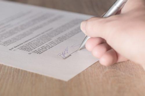 Signature of a divorce agreement