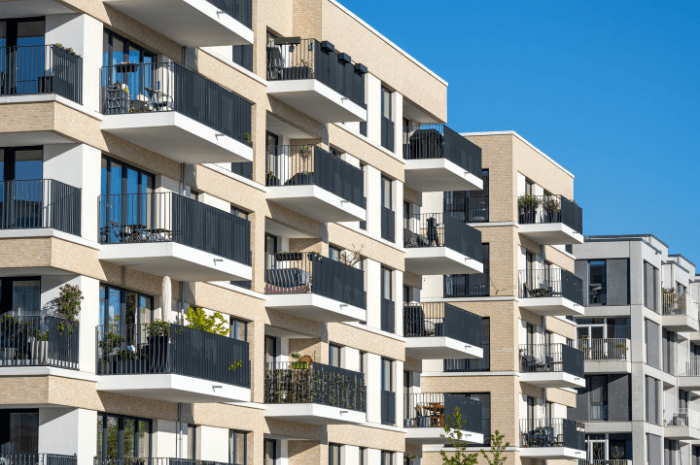 Immeubles d'appartements avec balcons