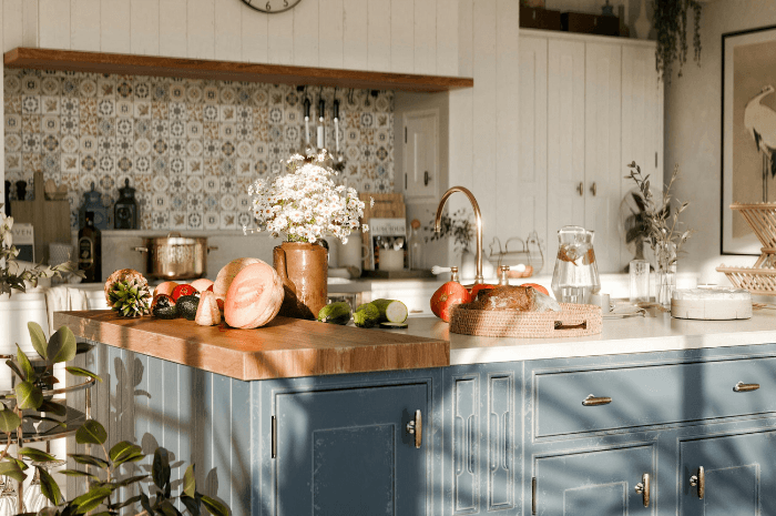 Cuisine champêtre bleue et blanche