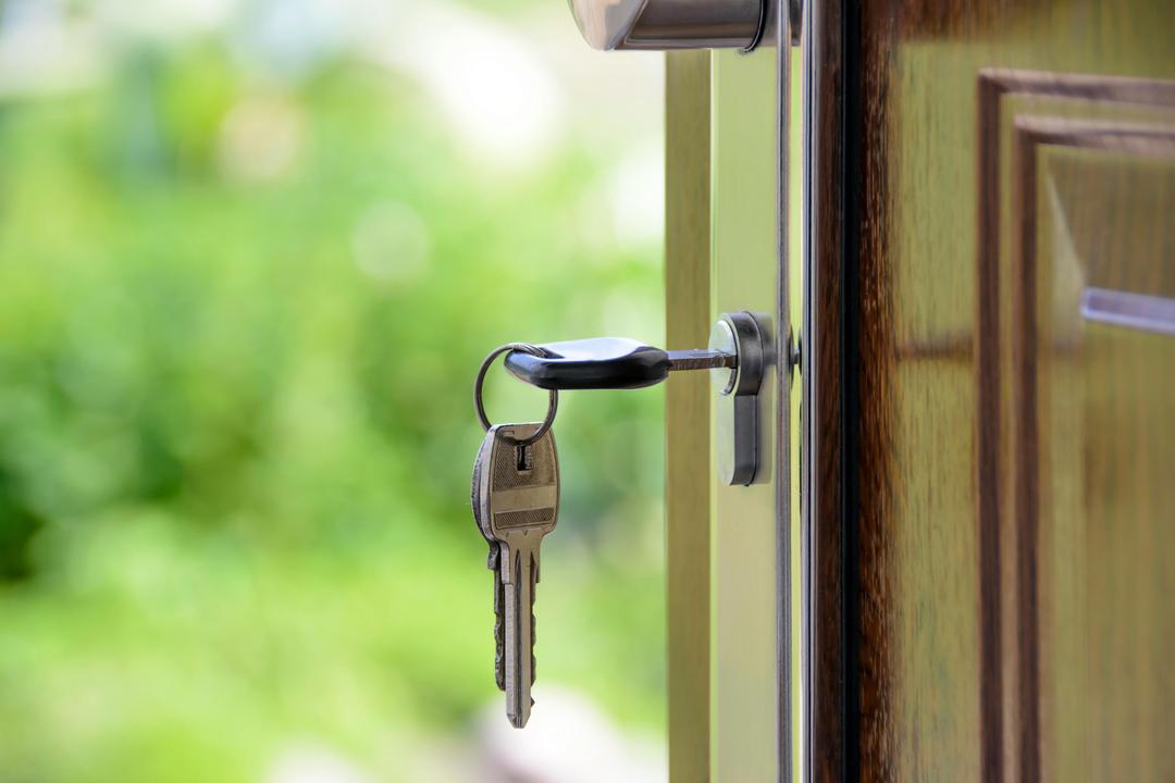 clé dans une serrure de porte