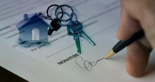 signature de contrat_Vendre avec l’aide d’un courtier immobilier : ce qu’il faut savoir_XpertSource