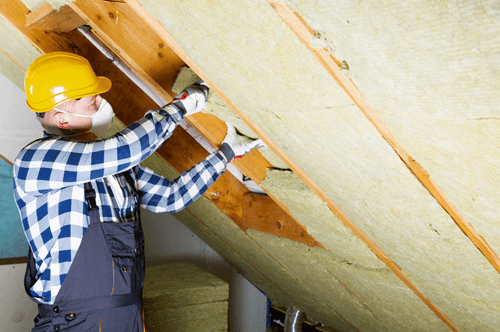 Isolation d'un plafond par un professionnel