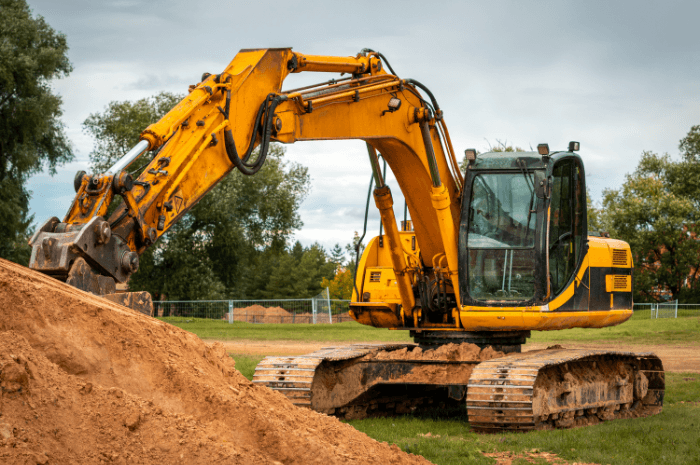 Excavation d'un terrain par une pelle mécanique