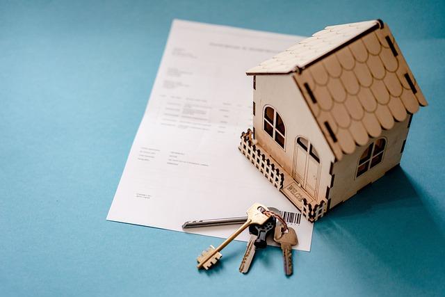 Maison, clé et contrat d’habitation