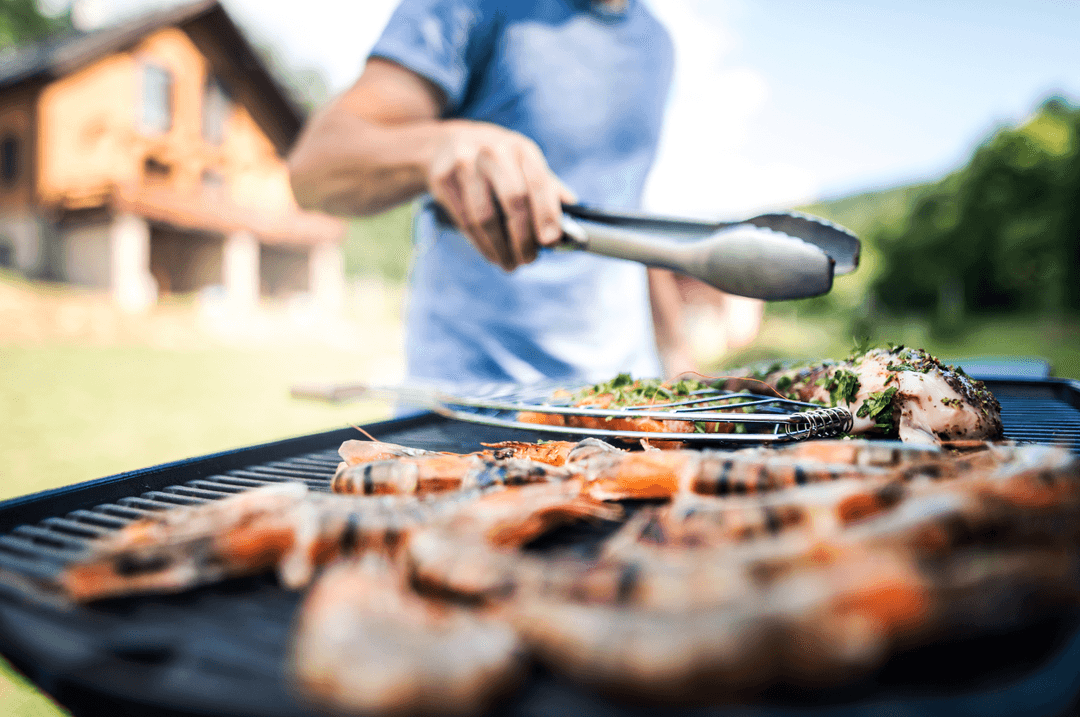 homme avec un bbq