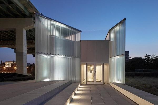 Immeuble commercial en verre 1