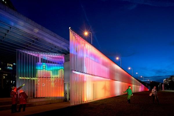 Immeuble commercial en verre 2