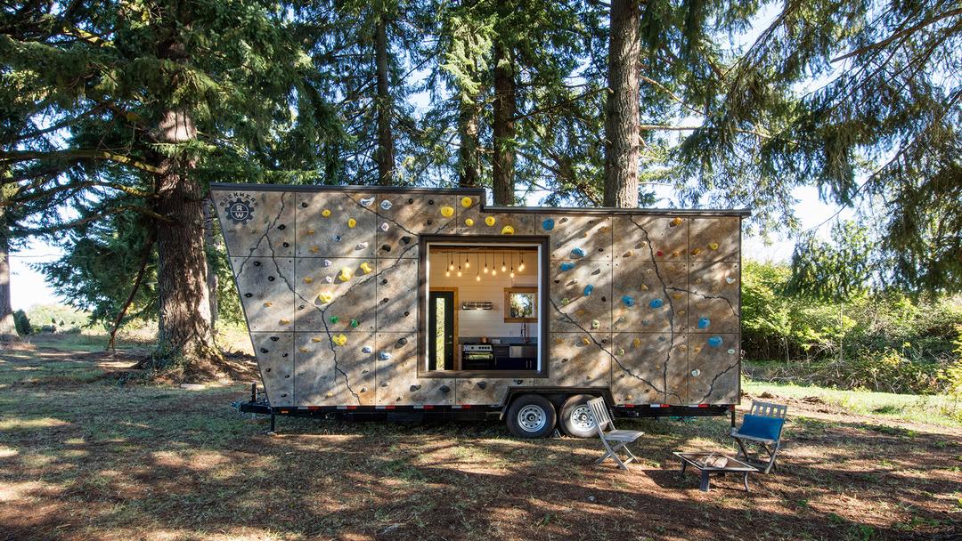 Mini maison avec mur escalade 01