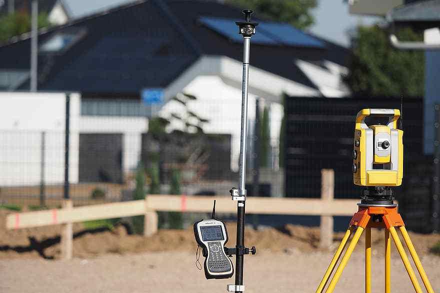 Le théodolite est un outil d'arpentage essentiel à l'arpenteur