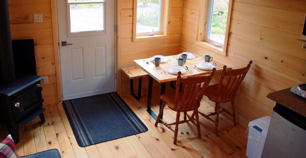 Micro chalet nature Forestier salle à manger