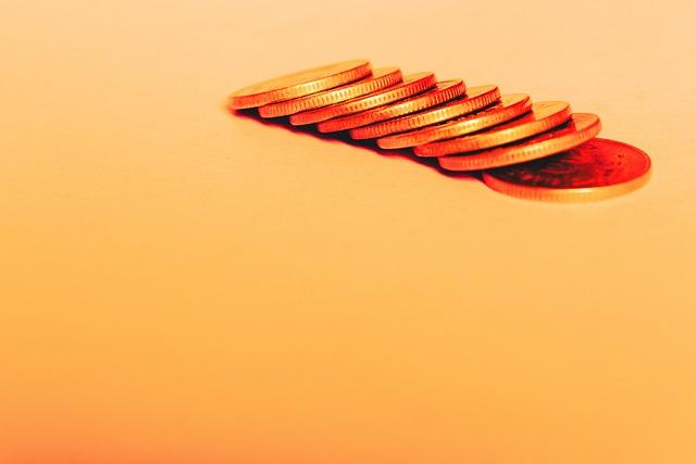 Des pièces de monnaie transmises à un propriétaire éligible à chauffez vert