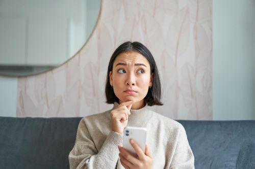 Client thinking about the type of brokerage contract she will choose