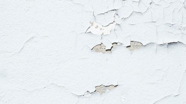 Mur abimé par l'humidité