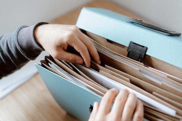 Demandez des documents justificatifs au candidat pour confirmer son identité et sa capacité de paiement
