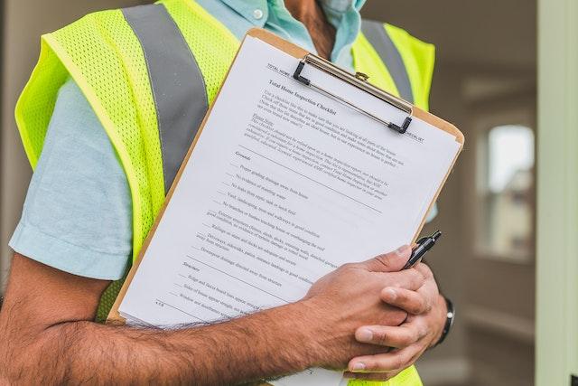 Building inspector with the list of the elements included in the inspection