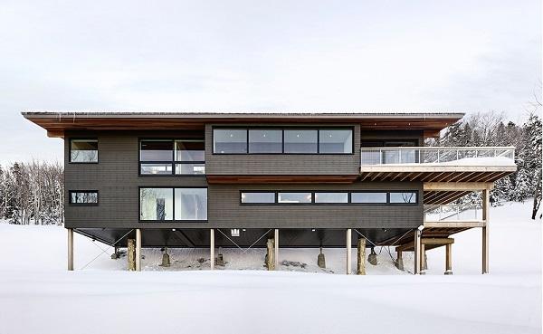 Chalet sur pilotis à flanc de montagne extérieur