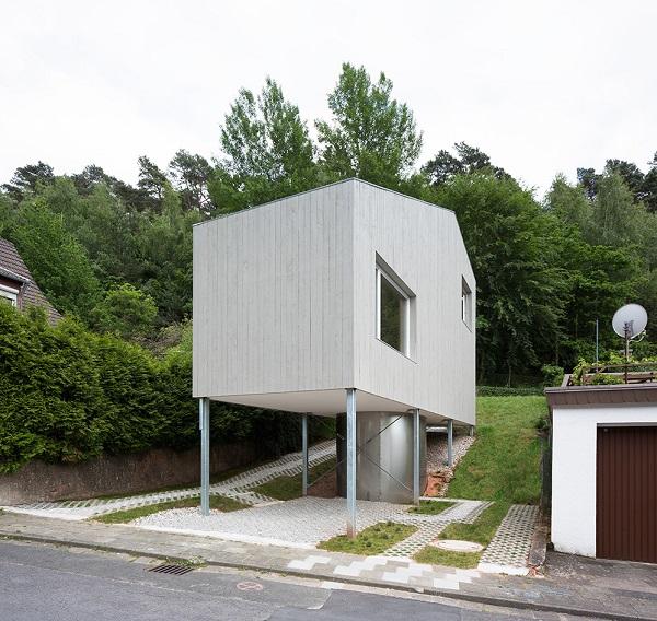 Petite maison sur pilotis