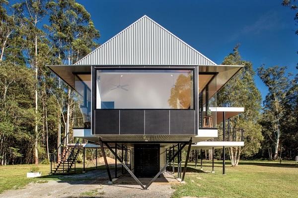 Magnifique maison en hauteur vue de côté