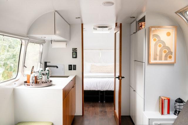 Décor intérieur d'un mini maison à vendre