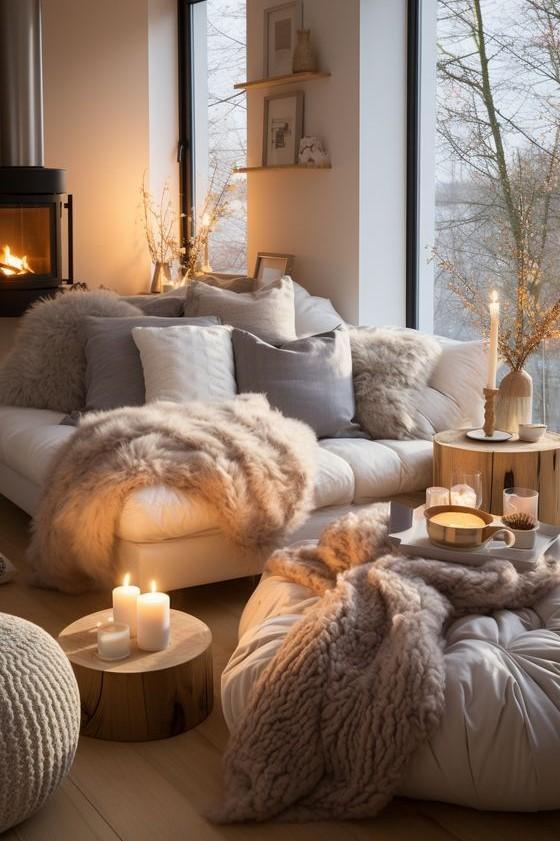 Salon cosy avec coussins, jeté et textiles confortables