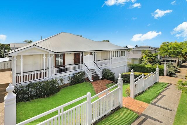 Maison blanche assujettie à un droit de préemption