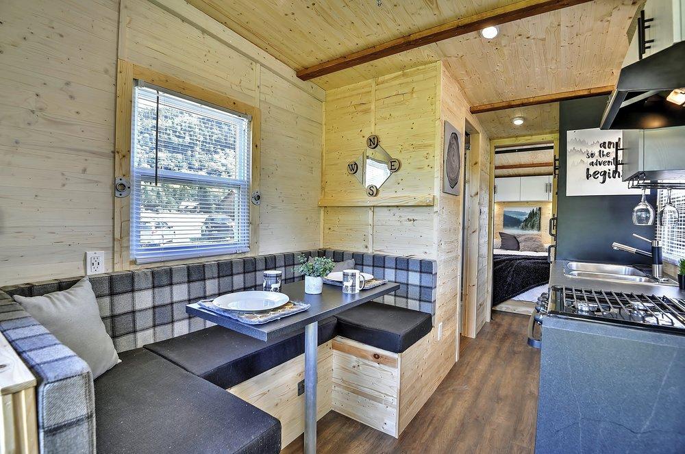 Mini chalet sur roues banquette