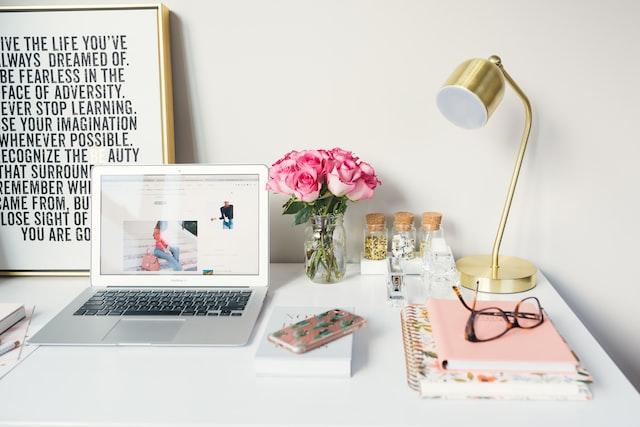 Ajoutez des éléments de décor à votre espace bureau