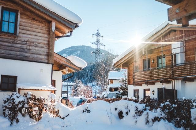 Acheter une maison recouverte de neige