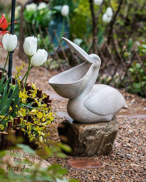 Sculture de pélican pour jardin