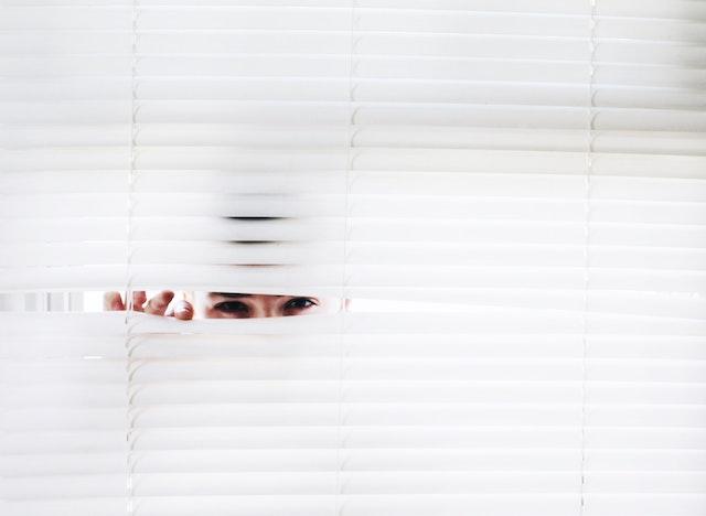 Harcèlement et surveillance : un problème de voisinage qu'il faut régler!