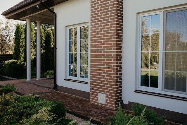 Comment valoriser l’intérieur et l’extérieur d’une maison vide?