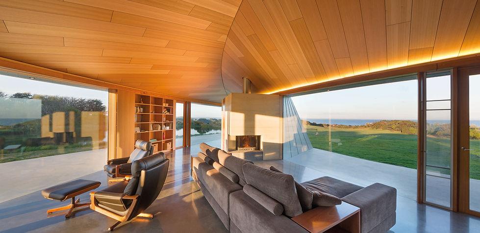 Intérieur d'une maison en forme de croissant