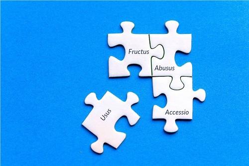 Pièces de casse-tête représentant les 4 attributs de propriété