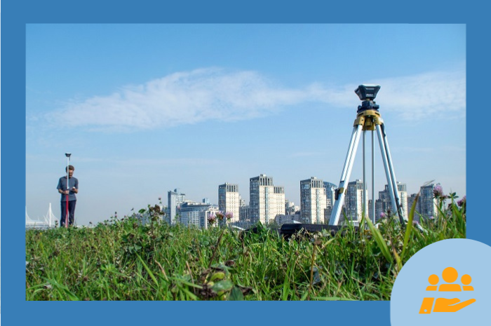 What are the qualities of a good land surveyor?