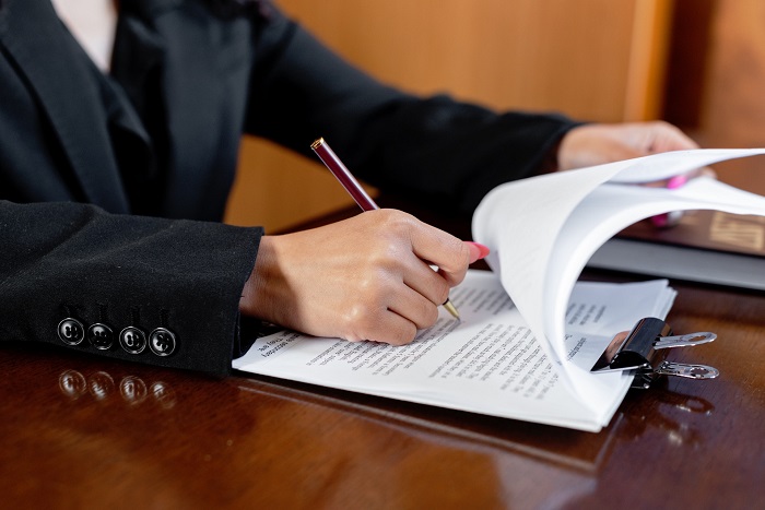 What is the role of notaries in real estate transactions?