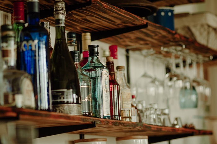 Comment aménager un mini bar à la maison ?