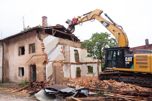 Une maison en cours de démolition