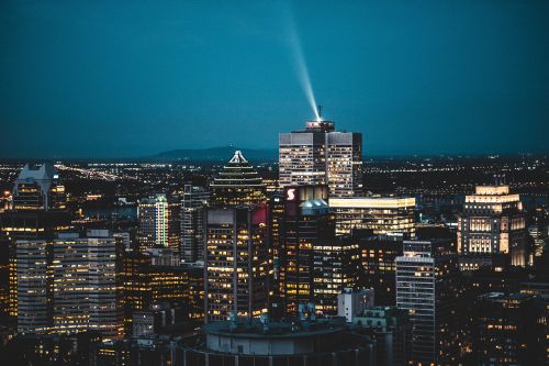 La ville de Montréal éclairée de nuit
