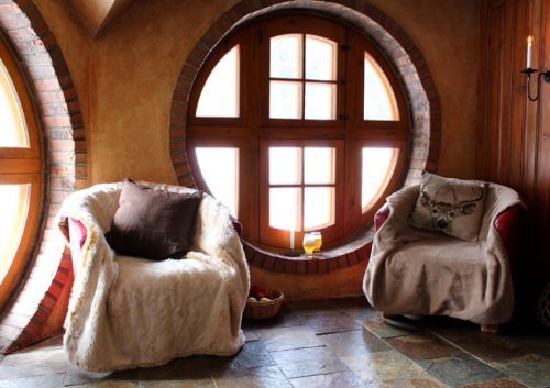 The hobbit micro chalet round window