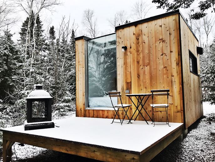 Woodsy Modern Micro-Shelter in Québec with Timeless Triangular