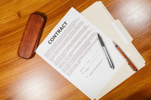 signature d'un contrat de location-achat_Acheter une maison avec un mauvais crédit : est-ce possible?_XpertSource