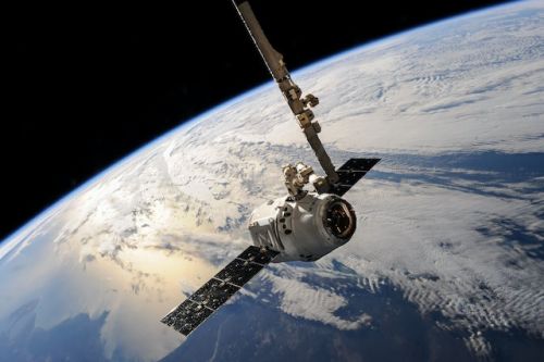 Satellite dans l’espace permettant de recueillir des données