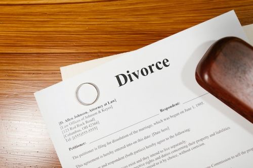 Plusieurs étapes sont nécessaires pour officialiser un divorce judiciaire