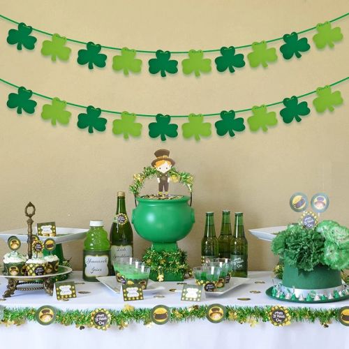 Guirlande de trèfles et autres décorations pour la Saint-Patrick