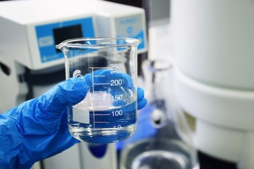Échantillon d’eau testé en laboratoire