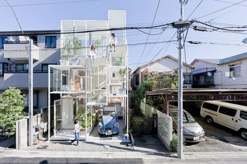 Maison transparente vue d'ensemble