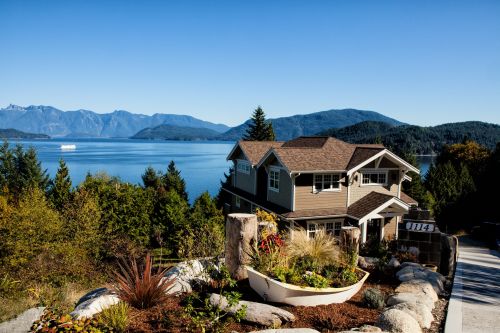 Somptueuse maison à vendre avec vue imprenable sur le lac