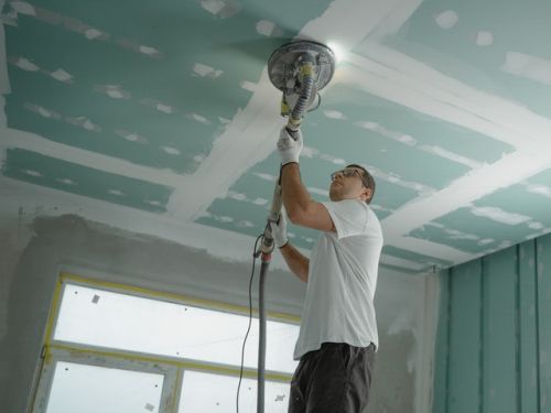 Maison à rénover : refaire le faux-plafond